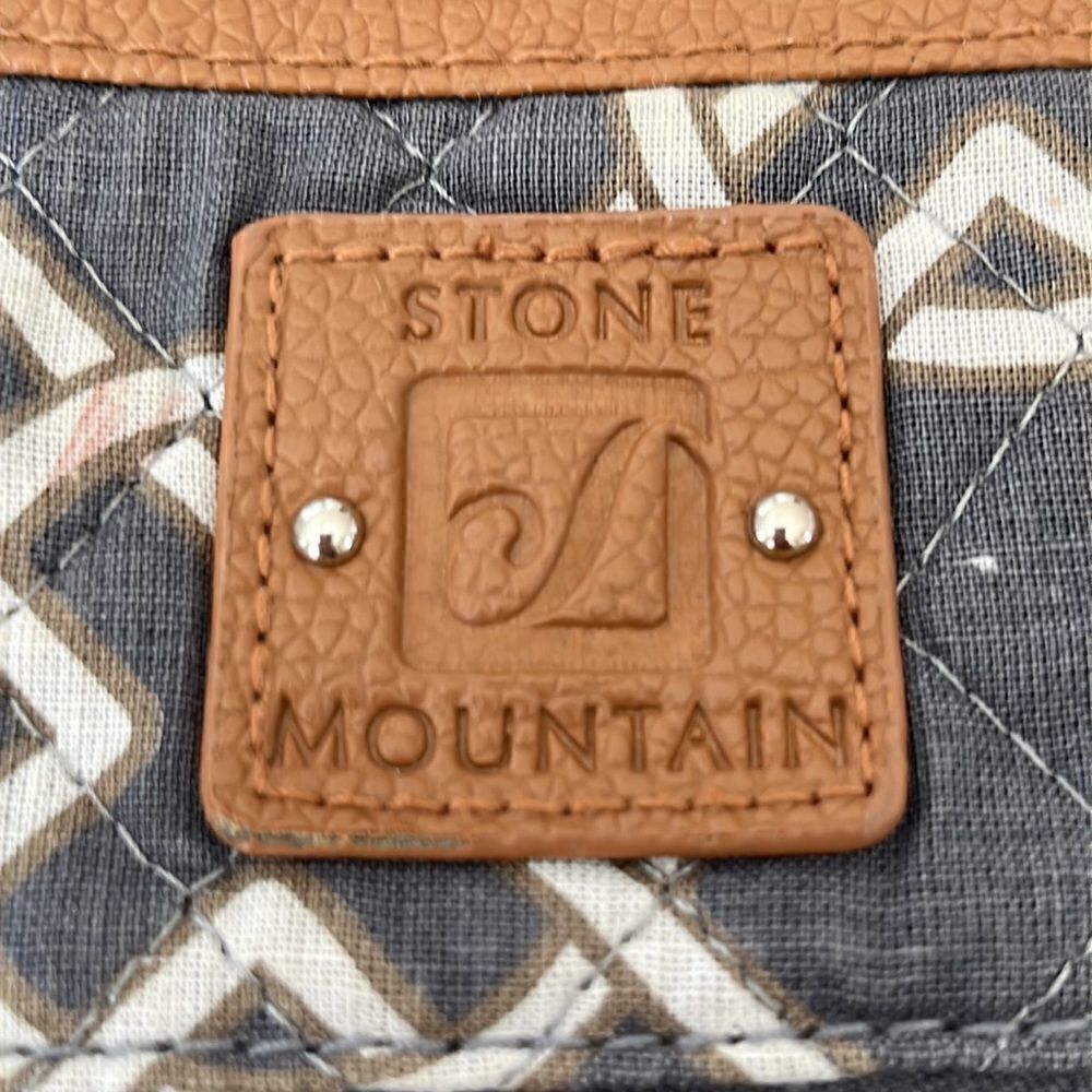 Stone Mountain Gray and White Cloth Crossbody Purse - Picture 7 of 7